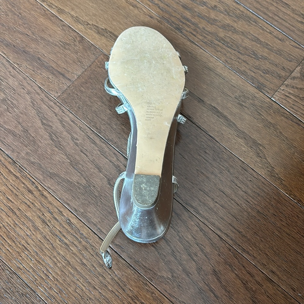 Silver heels - Picture 3 of 5